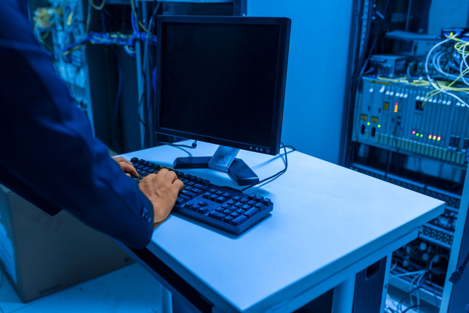IT engineer maintaining VPS hosting servers in a data center